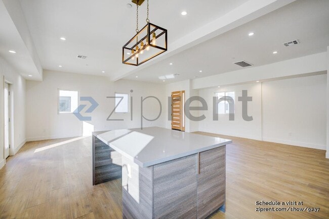 Photo - 5637 1/2 Riverton Ave