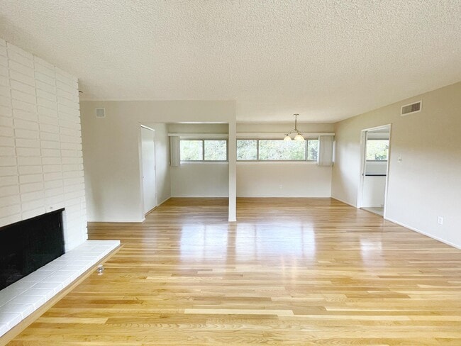 Building Photo - 800-818 S Orange Grove Blvd
