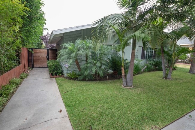 Building Photo - 329 Orizaba Ave Unit 3