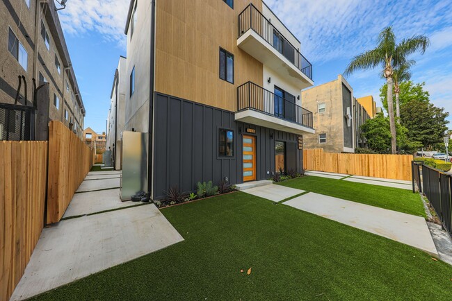 Photo - 1237 N Orange Dr Unit #1237