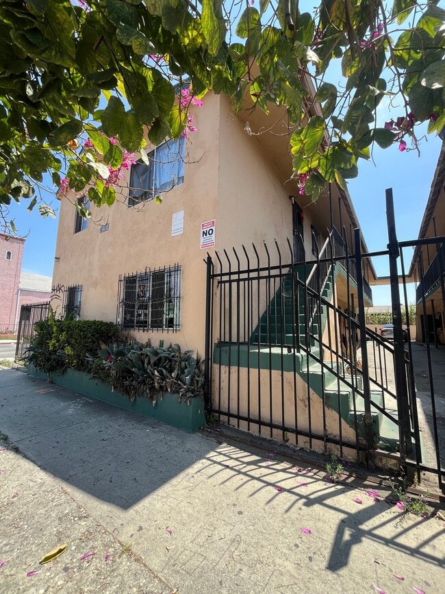Building Photo - 7400 S Hoover St