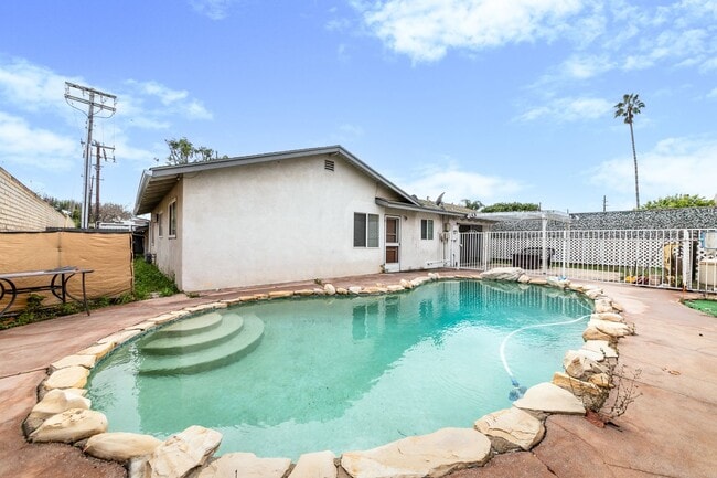 Photo - Charming Single-Story 3-Bed Home with Pool in Camarillo