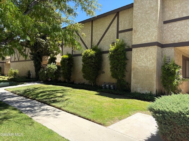 Building Photo - 1312 W Ave J4
