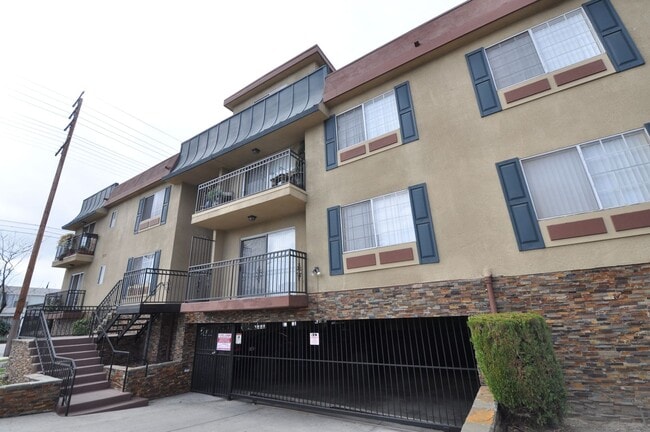 Building Photo - 6401 Riverton Ave Rental
