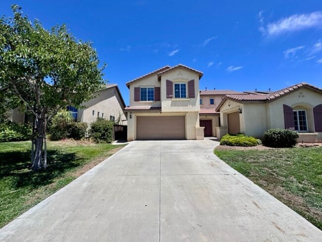 Beautiful Two Story 5 bedroom Home in the ... - Beautiful Two Story 5 bedroom Home in the ...