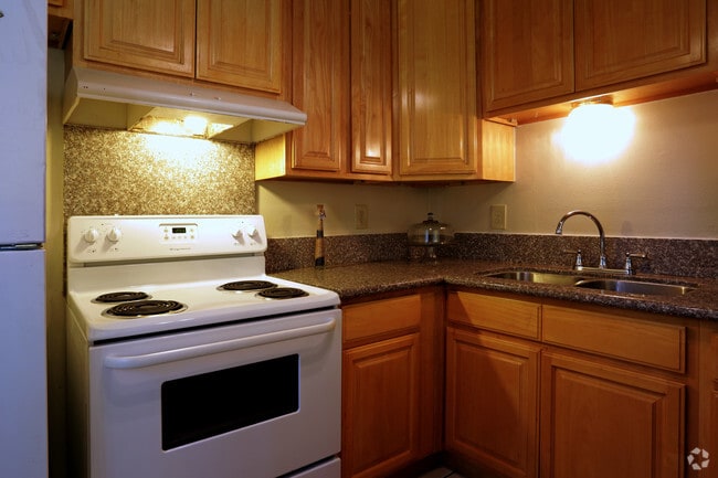 1 BR, 1 BA - 520 SF - Parkhill Apartments