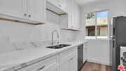 Photo - 126 S Manhattan Pl Unit 5