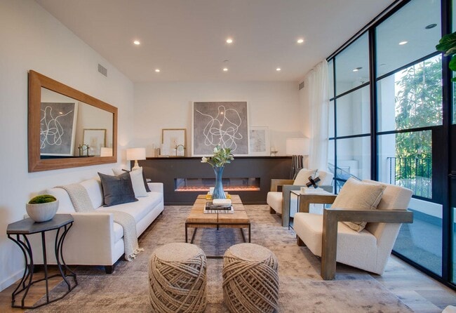 Photo - 1260 N Las Palmas Ave Townhome