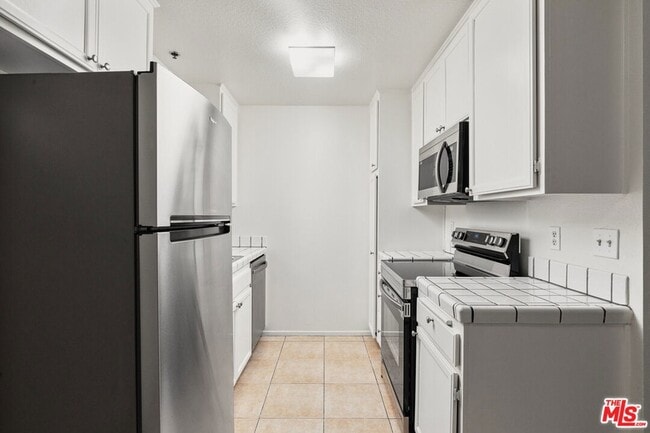 Photo - 6616 Sylmar Ave