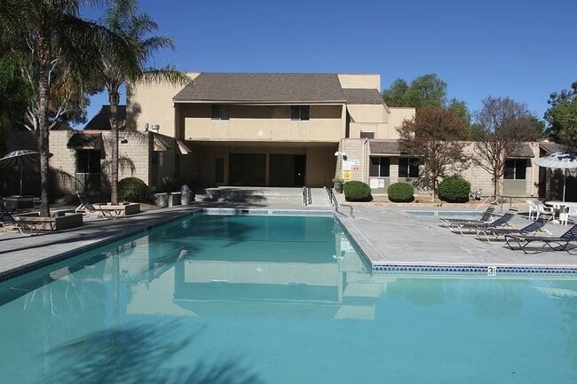 GREAT Condo in the Lakeshore Community - GREAT Condo in the Lakeshore Community