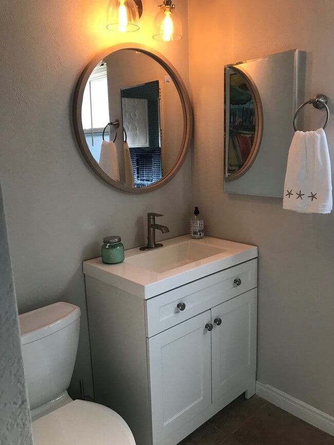 Building Photo - 827 San Luis Rey Pl Unit 827