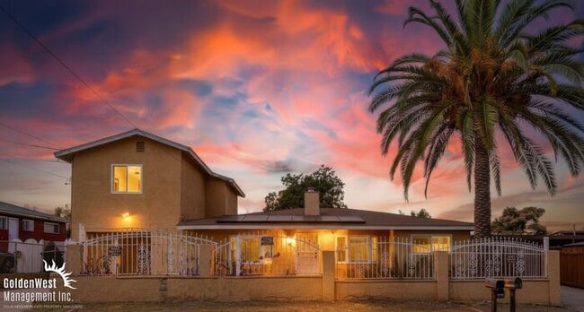 Building Photo - Spacious 4Bdm 2Ba Home with Open Floor Pla...