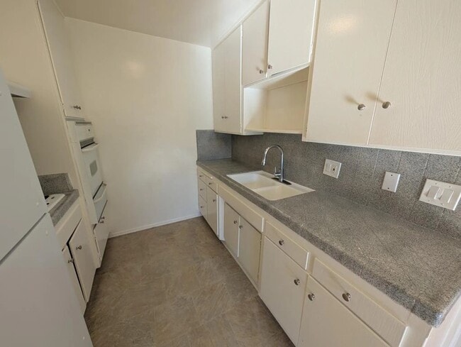 Photo - 1338 N Gardner St Unit 5