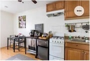 Full kitchen - 4630 Gainsborough Ave Unit 1