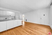 Photo - 1132-1132 Larrabee St Condo Unit 1