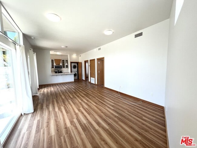 Photo - 501 N San Vicente Blvd