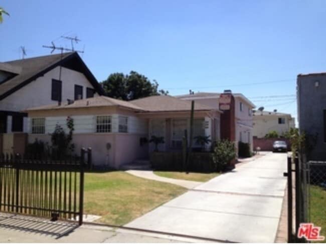 Building Photo - 1104 W 39th Pl Rental