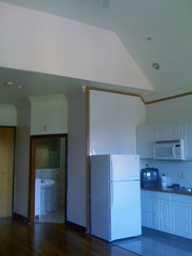 Building Photo - 2412 W 7th St Unit 4 B