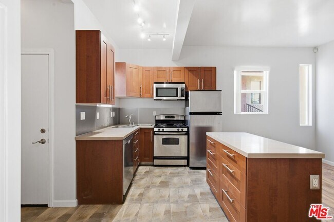 Photo - 141 W Ave 31