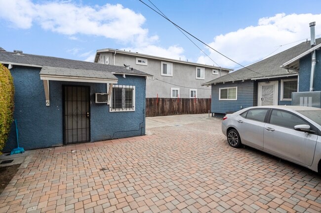 Photo - 1259 W 35th St Unit studio