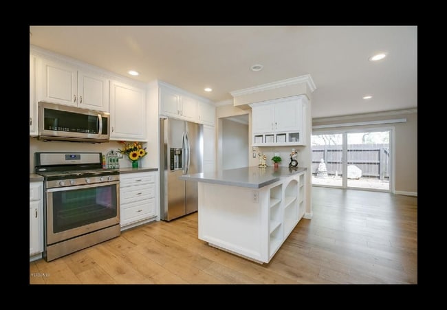 Photo - 974 Lighthouse Way