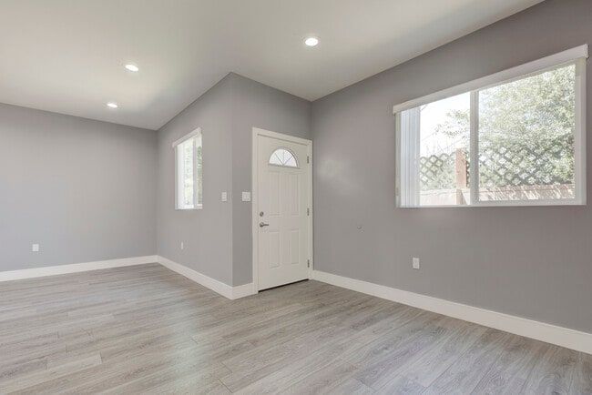Photo - 6954 Jellico Ave