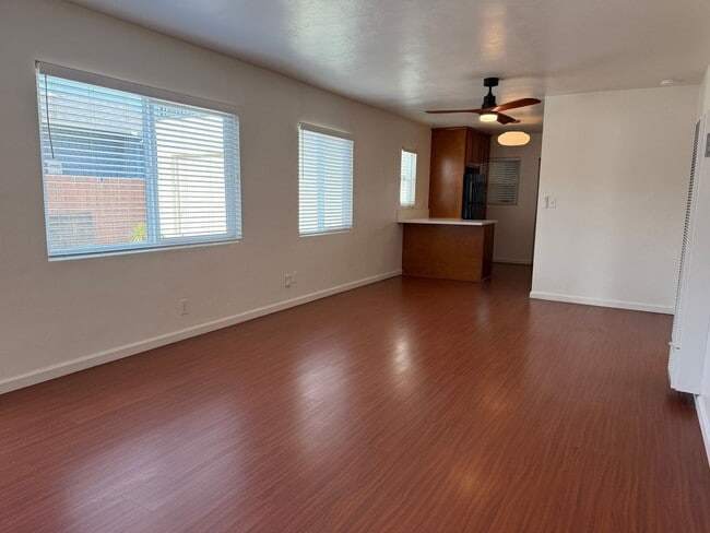 Building Photo - 1636 Grove St Unit 1636 Grove Street (3-4 C)