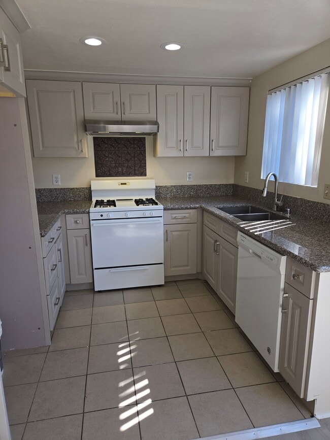 Photo - 713 Corvette Dr