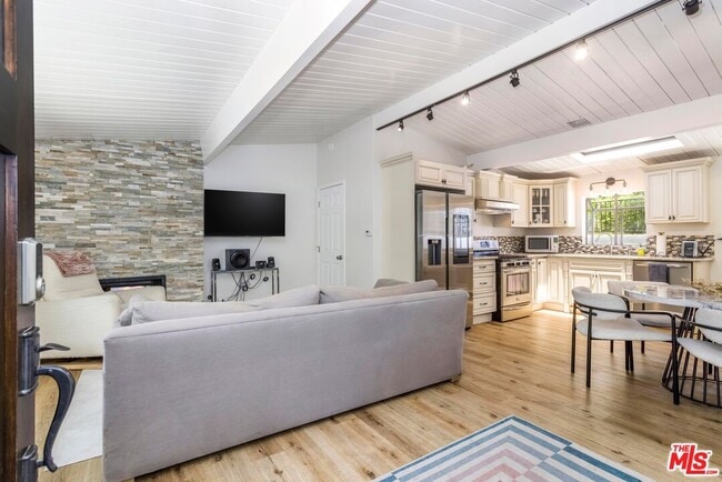 Photo - 8876 Wonderland Ave