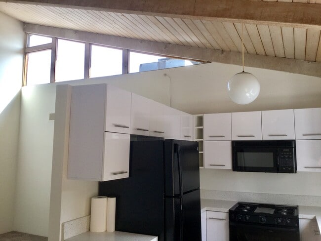 Photo - 2493 1/2 S Barrington Ave Unit 2493 1/2