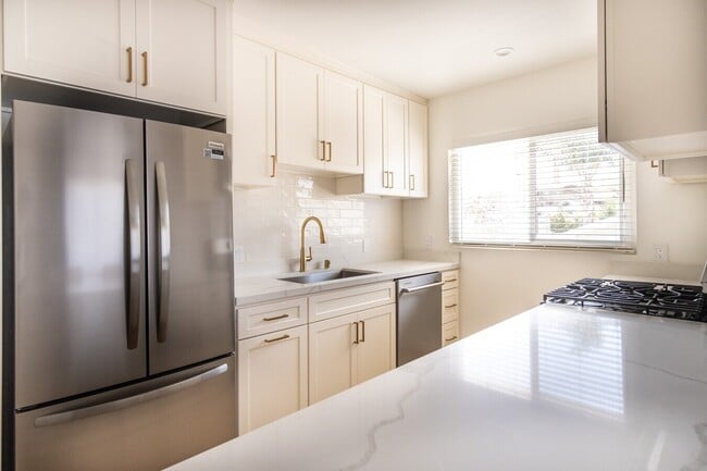 Photo - 221-223 N Burlington Ave