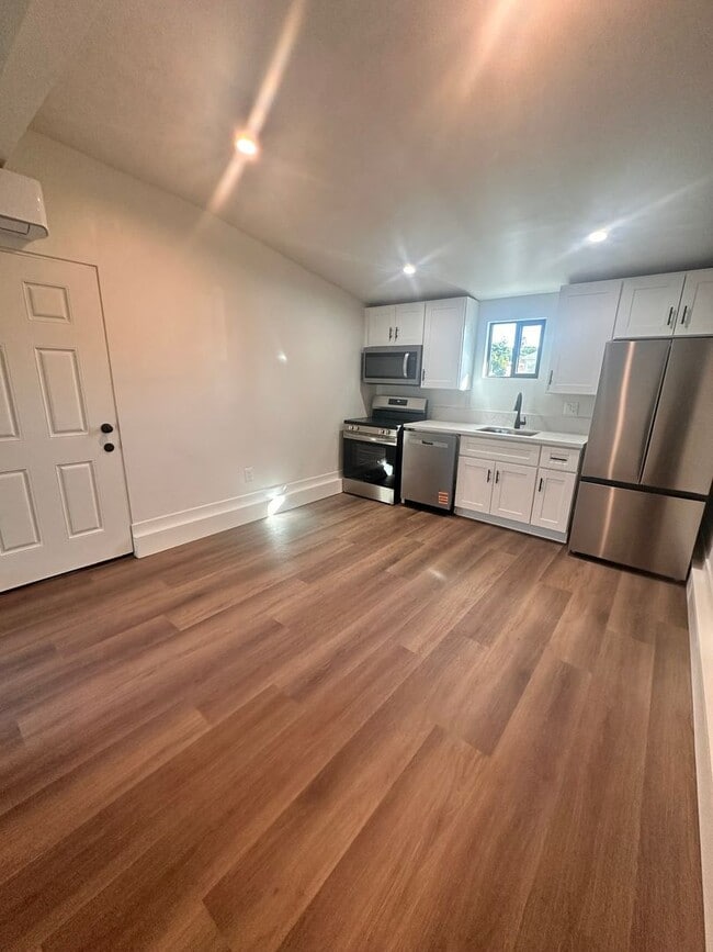 Building Photo - 352 Bonito Ave Unit #3