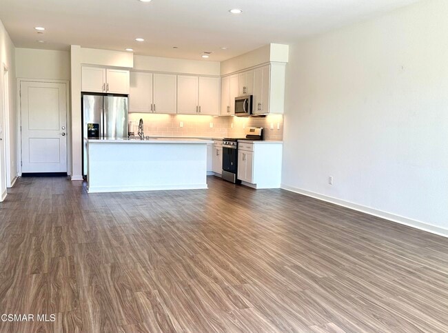 Photo - 300 Farmhouse Dr