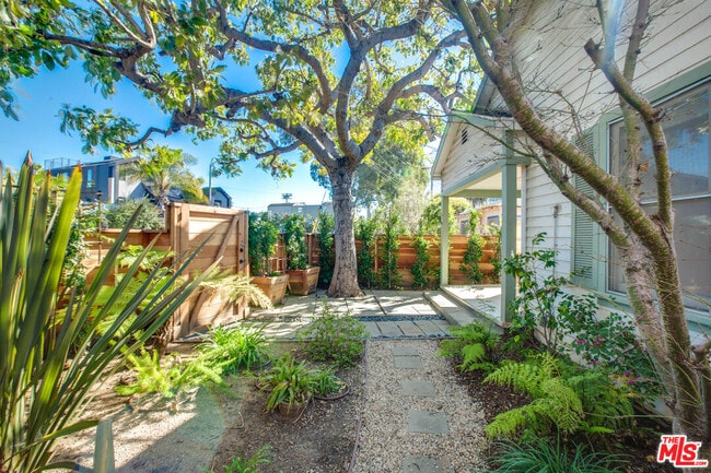 Photo - 1548 Cabrillo Ave