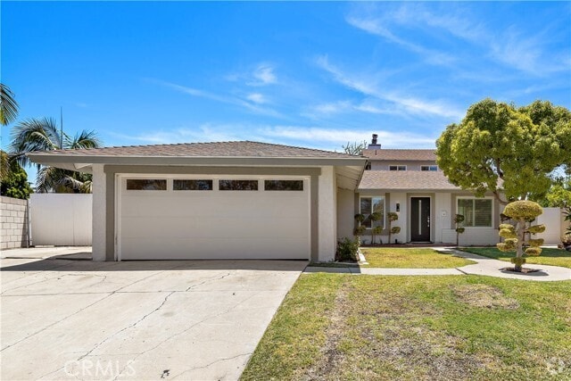 Building Photo - 822 E Borchard Ave Rental