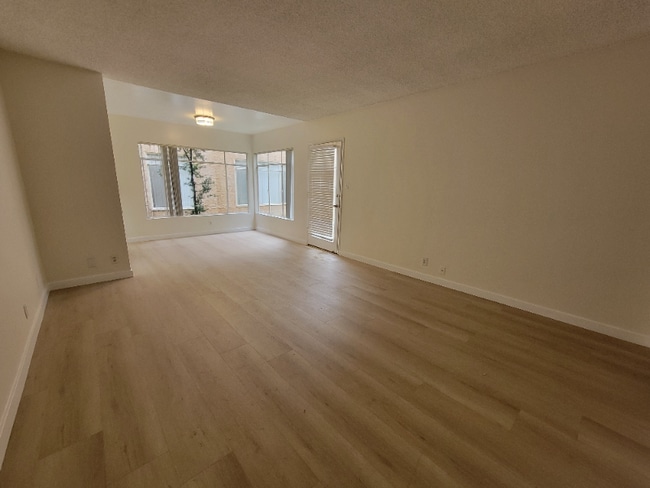 Photo - 13531 Wyandotte St Unit 9