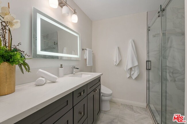 Photo - 843 N Martel Ave Unit 2