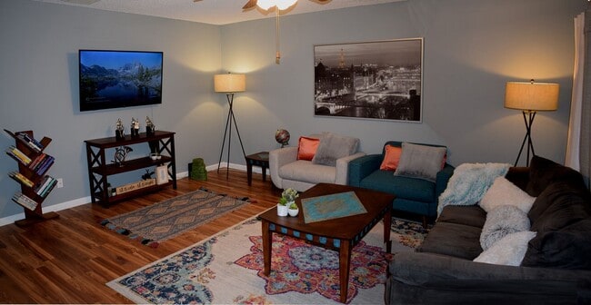 Building Photo - 6577 Desert Queen Ave