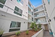 Interior Courtyard of Venice Wave - Venice Wave by Wiseman Apartments