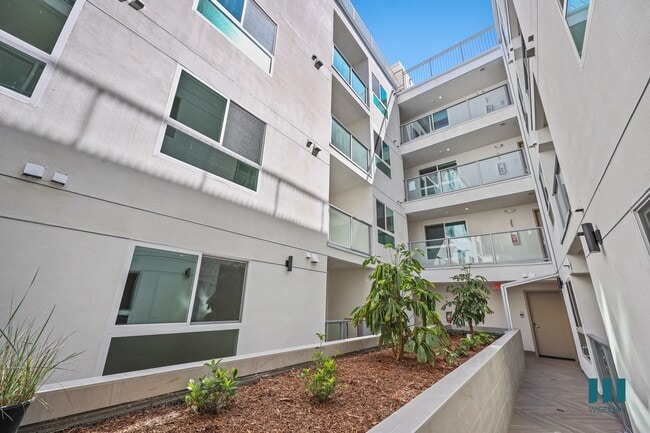 Interior Courtyard of Venice Wave - Venice Wave by Wiseman