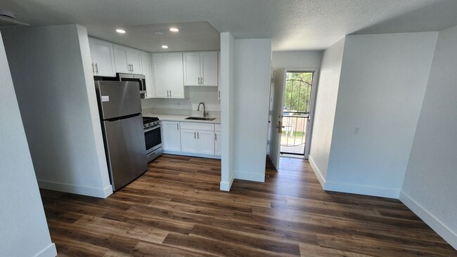 Photo - 988 El Camino Dr