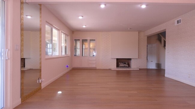 Photo - 1100 La Senda Dr