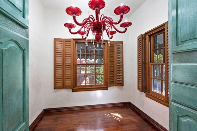 Photo - A lush tropical oasis in prime Westwood located near UCLA, Beverly Hills, and more