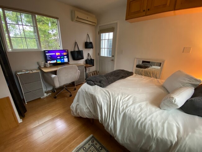 Photo - 3284 Veteran Ave