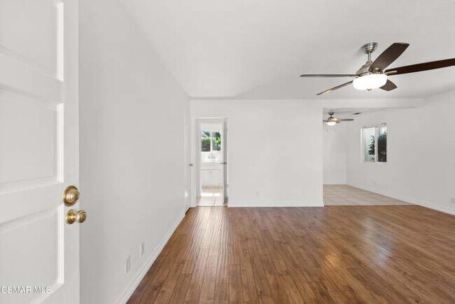 Photo - 8761 Woodley Ave