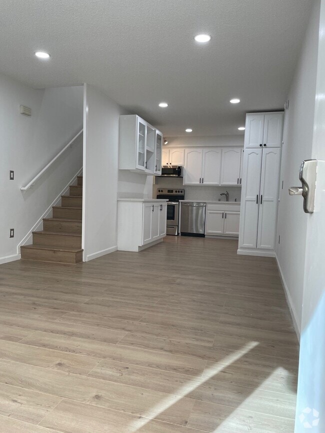 Welcome home - 11025 Kittridge St Unit 133 Rental