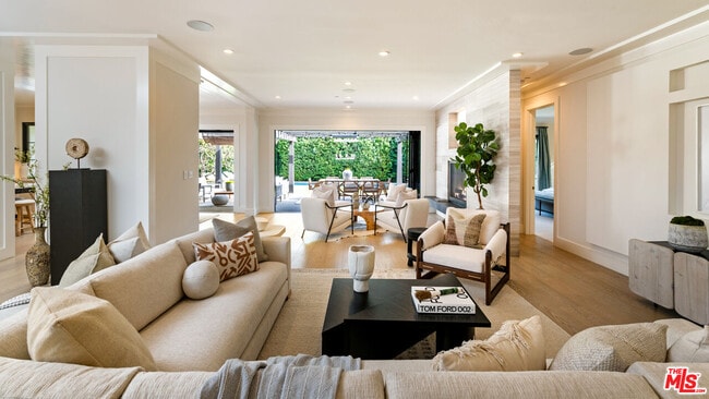 Photo - 720 Amalfi Dr