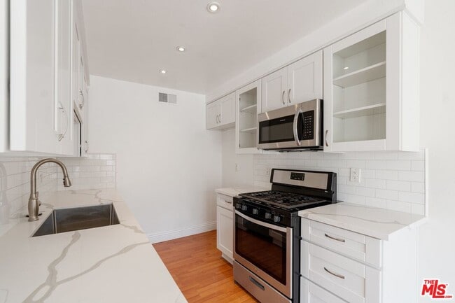 Photo - 4238 Whitsett Ave Unit 201
