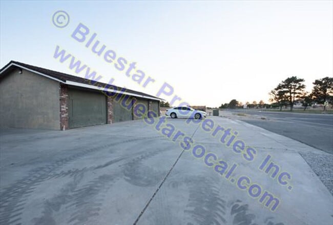 Building Photo - 20705 Thunderbird Rd Unit 03