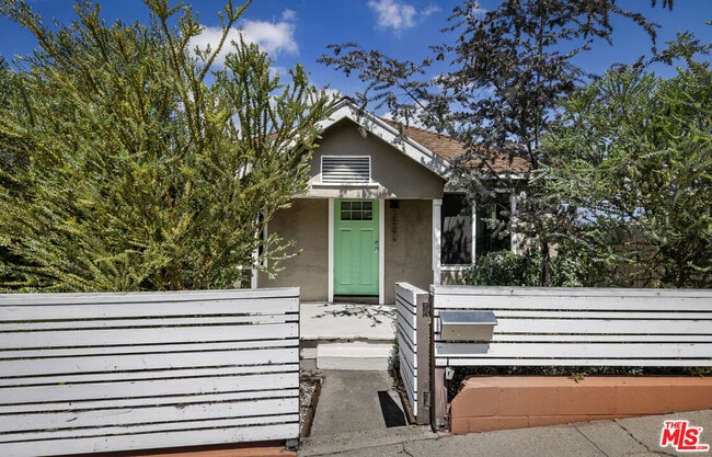 Photo - 1562 Attridge Ave